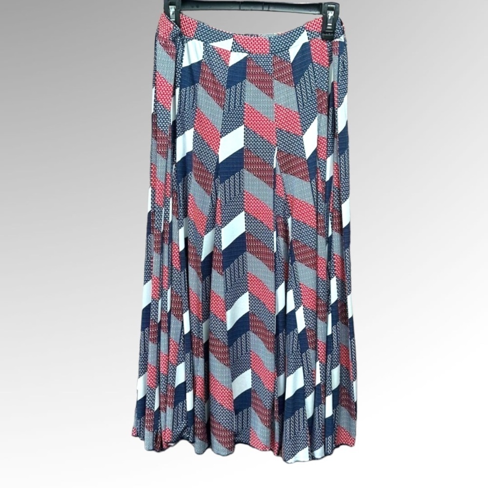 Premise skirt.